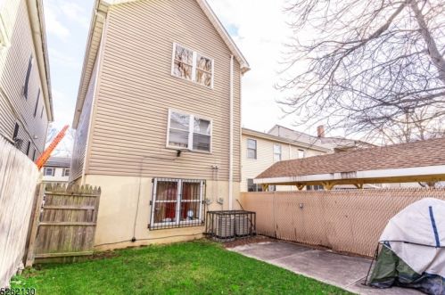 95 Main St, Paterson NJ  07505-1026 exterior