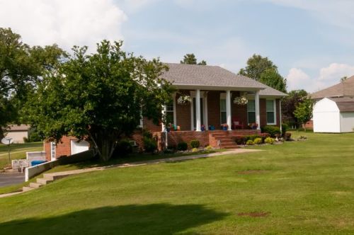 104 Cherry Grove Dr, Benton, KY 42025-5500