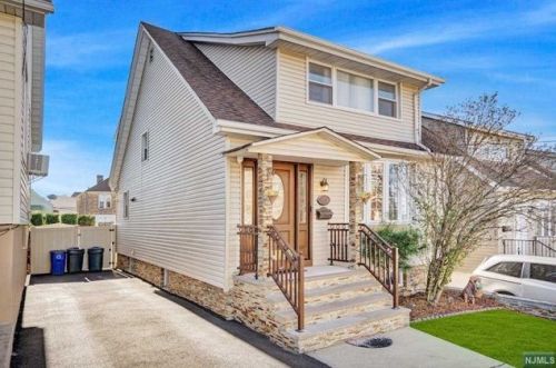 1459 77th St, North Bergen, NJ 07047-4008