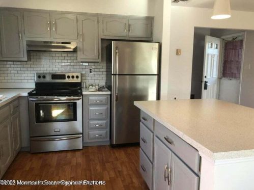 19 Lamb Rd, Bricktown, NJ 08724-1935