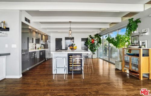 3711 Glenridge Dr, Van Nuys, CA 91423-4640