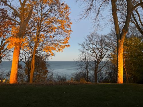 4150 Lake Dr, Milwaukee WI  53211-1719 exterior