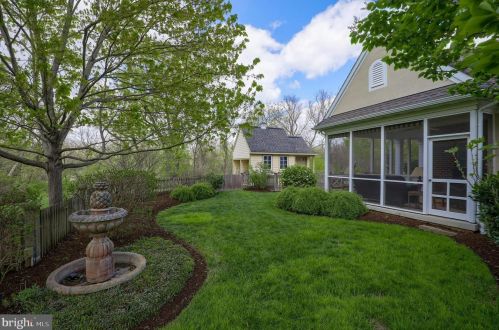 606 River Dr, Lancaster, PA 17603-2469