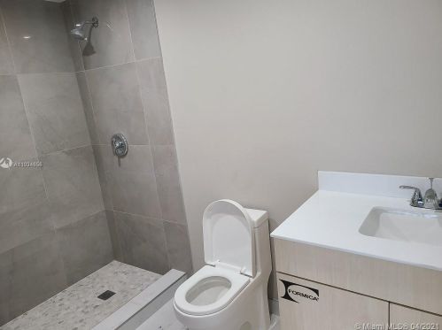 850 50th Pl, Hialeah FL  33012-3420 exterior