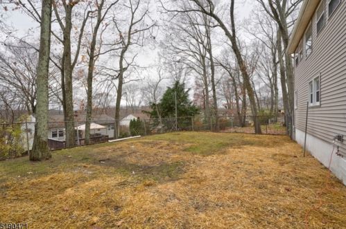 15 Normandy Cir, Hopatcong NJ  07843-1840 exterior