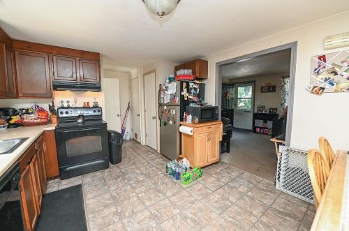 17 English Range Rd, Derry NH 03038-5323 exterior