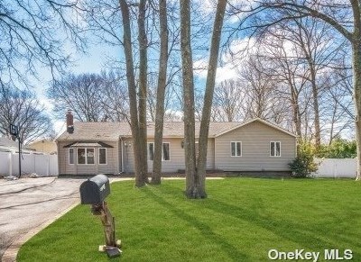16 Alan St, Holbrook, NY 11741-1107