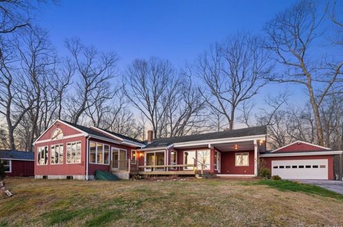 186 Niantic River Rd, Waterford, CT 06385-1847