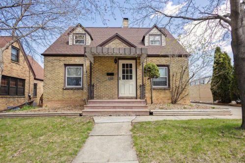 929 Allouez Pl, Green Bay, WI 54301-2306