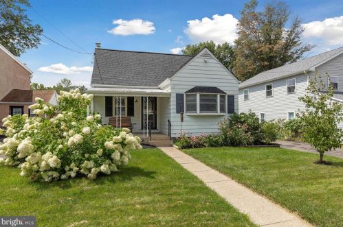 1204 Lakeview Dr, Lansdale, PA 19446-3111