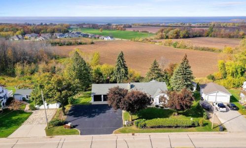 2947 Bay Settlement Rd, Green Bay, WI 54311-7303