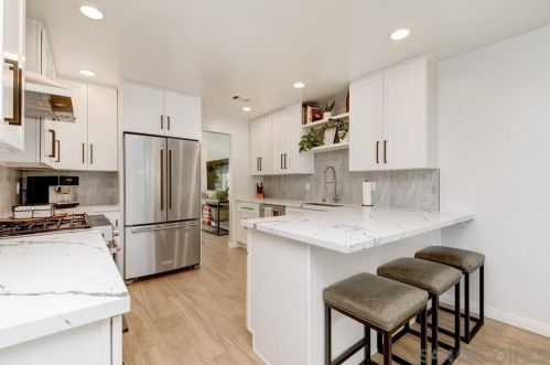 4319 Loma Riviera Ct, San Diego, CA 92110-5504