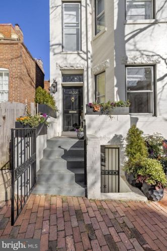 1527 31st St, Washington, DC 20007-3075