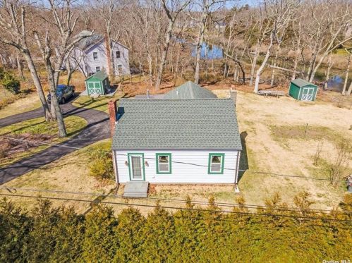 305 Bayberry Rd, Southold NY  11971-4436 exterior