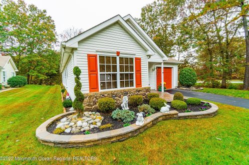 36 Winding River Rd, Lakewood NJ  08701-5733 exterior