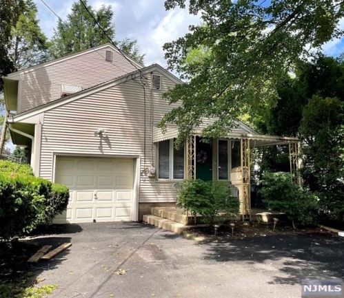 955 River Rd, N Milford, NJ 07646-3017