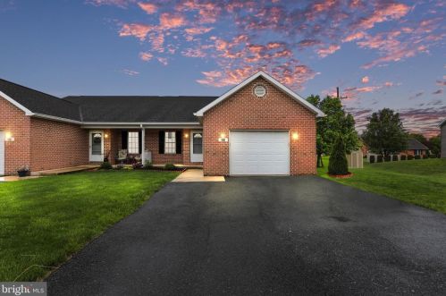 366 Nova Dr, Upton, PA 17225-1545