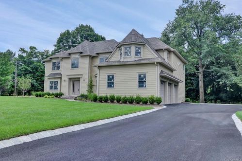 13 Stone Meadow Ln, Airmont, NY 10901-7729