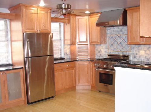 34 Manor Dr, Tinton Falls, NJ 07712-2568