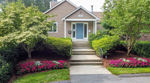 20 Ledgewood Hills Dr, Nashua NH  03062-4424 exterior