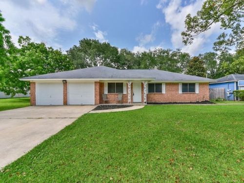 701 Peach St, Angleton TX  77515-5949 exterior