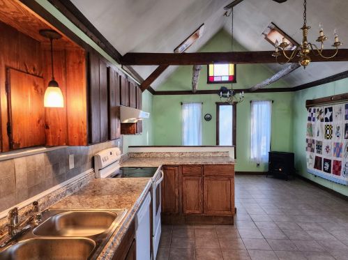 9 Hampstead Rd, Danville NH  03819-5100 exterior