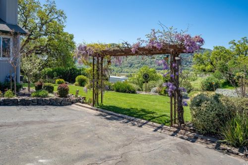 858 Sanel Dr, Ukiah CA  95482-9604 exterior