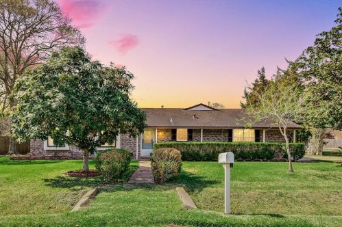 2402 Cunningham Dr, Pearland TX  77581-3950 exterior