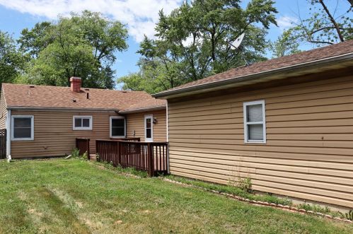 141 Guyer St, Hobart, IN 46342-4023