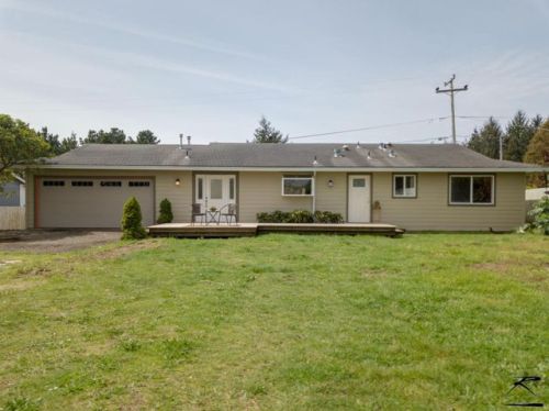 1748 Windsor Ave, Mckinleyville, CA 95519-7102