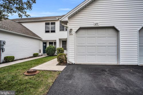 671 Teal Dr, Etters, PA 17319-8863
