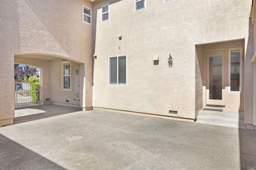 407 Goblet Pl, Windsor CA  95492-6676 exterior