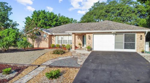 2150 Shadow Ridge Dr, Deltona, FL 32725-2832