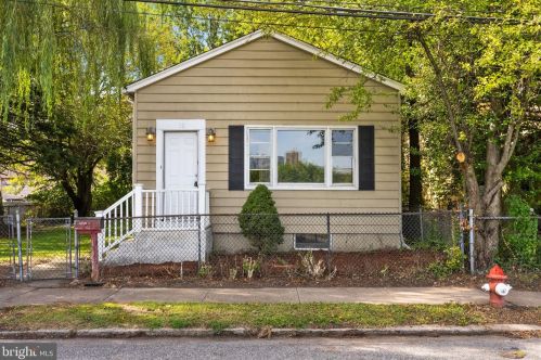 35 Park Ave, Yardley, PA 19067-6245
