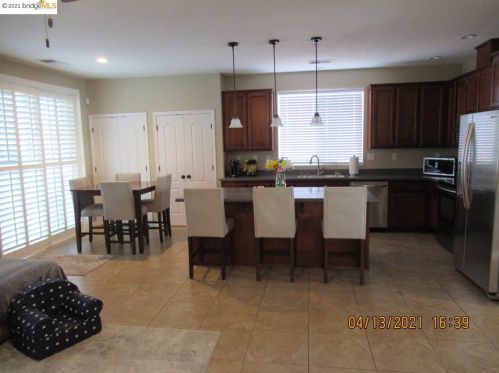 1886 Ventura Dr, West Pittsburg CA  94565-6476 exterior