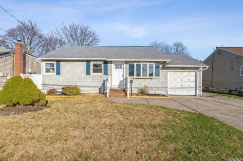 56 Frank St, North Lindenhurst, NY 11757-3009