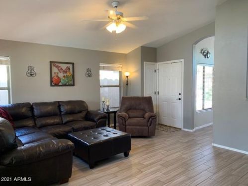 1698 Tremaine Ave, Gilbert AZ  85234-8139 exterior