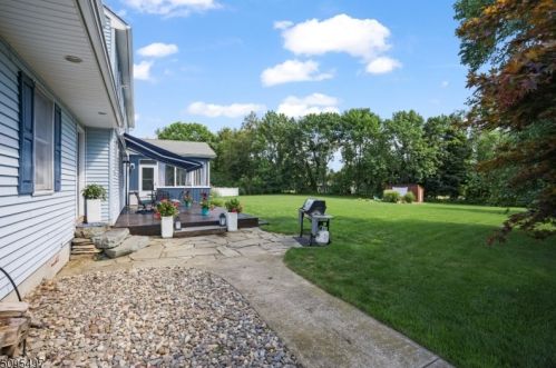25 Martingale Dr, Wantage NJ  07461-2857 exterior