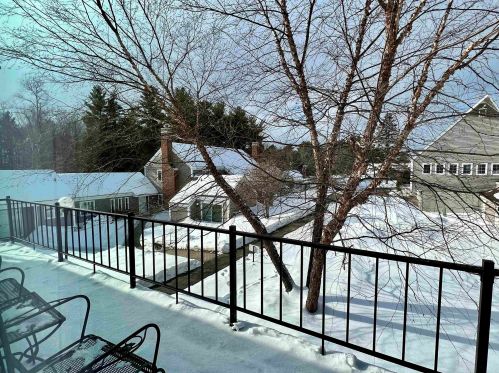 11 Hilltop Pl, New London NH  03257-5410 exterior