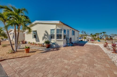 4948 Gulfgate Ln, Saint James City, FL 33956-2744