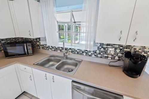 1845 Mango Tree Dr, Edgewater FL 32141-3925 exterior