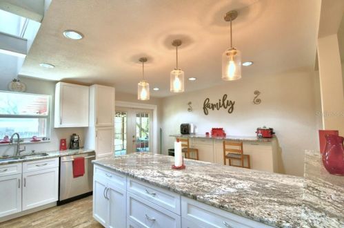 1221 Edgewater Dr, Lakeland FL  33805-4700 exterior