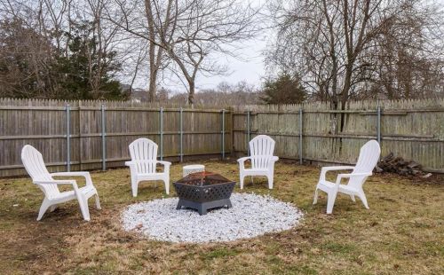 50 Mill Pond Rd, North Kingstown RI  02852-6002 exterior