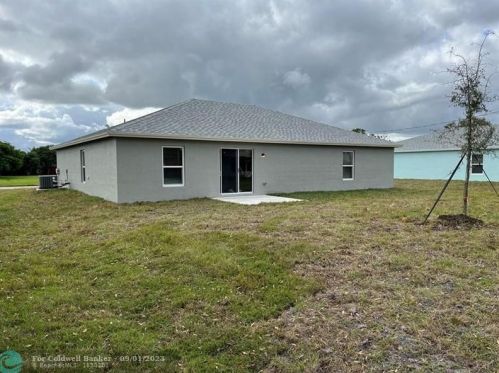 561 Duxbury Ave, Fort Pierce, FL 34983-2428