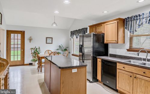 25 Forest Ridge Ct, Red Lion PA 17356-8448 exterior