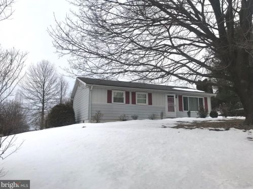 2002 Acorn Ln, Red Lion, PA 17356-9773