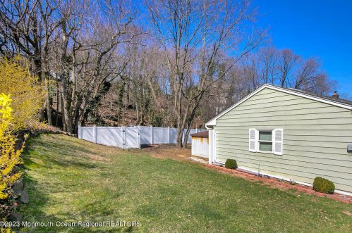 3 Peak St, Monmouth Hills NJ  07732-1821 exterior