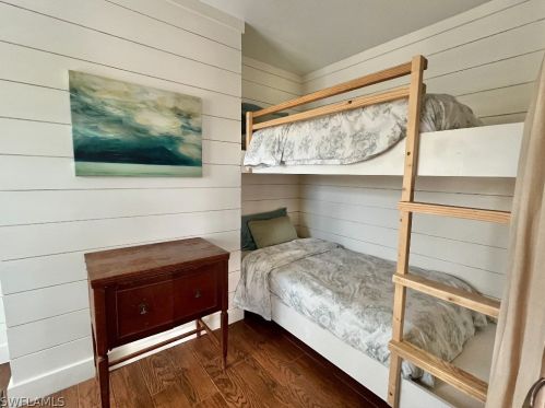 220 Palm Lk Dr, Sanibel FL 33957-5601 exterior