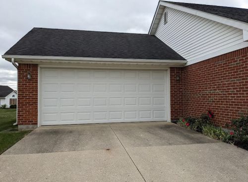 1771 Pinehurst Dr, Springfield OH 45502-7897 exterior