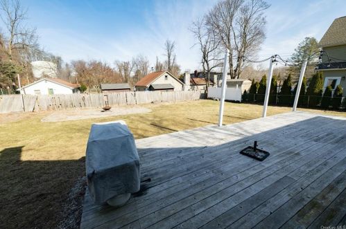 2 Brisman Dr, Thiells NY  10984-1439 exterior